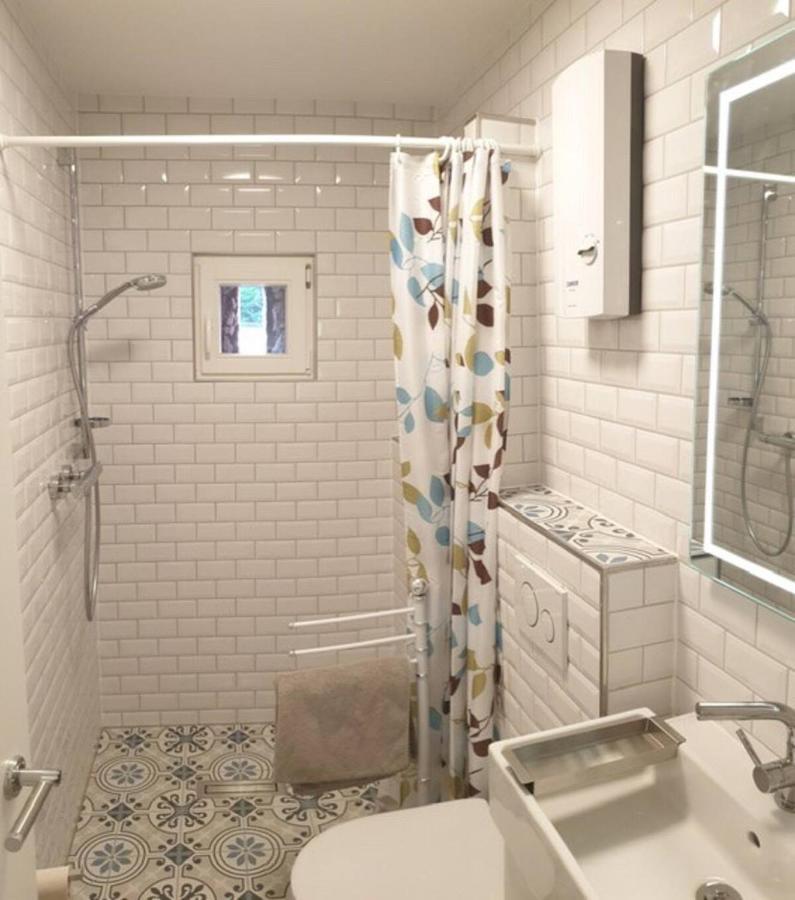 Moderne Wohnung Mit Studio In Bauernhausscheune Am See Biersdorf Екстериор снимка