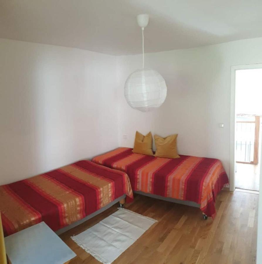 Moderne Wohnung Mit Studio In Bauernhausscheune Am See Biersdorf Екстериор снимка